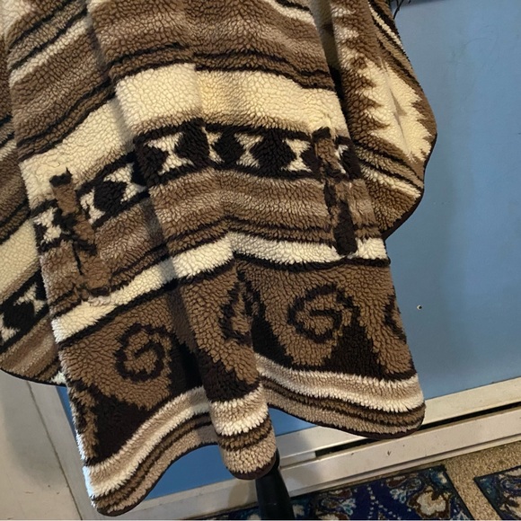 a.n.a, Fleece Poncho - Picture 3 of 9